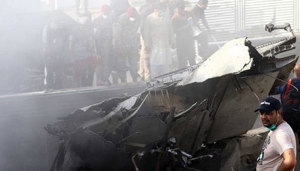 97 poginulih u avionskoj nesreći u Pakistanu