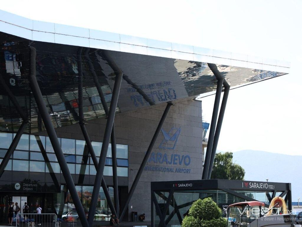 Na aerodromima u BiH u junu 326.000 putnika, dvije trećine u Sarajevu