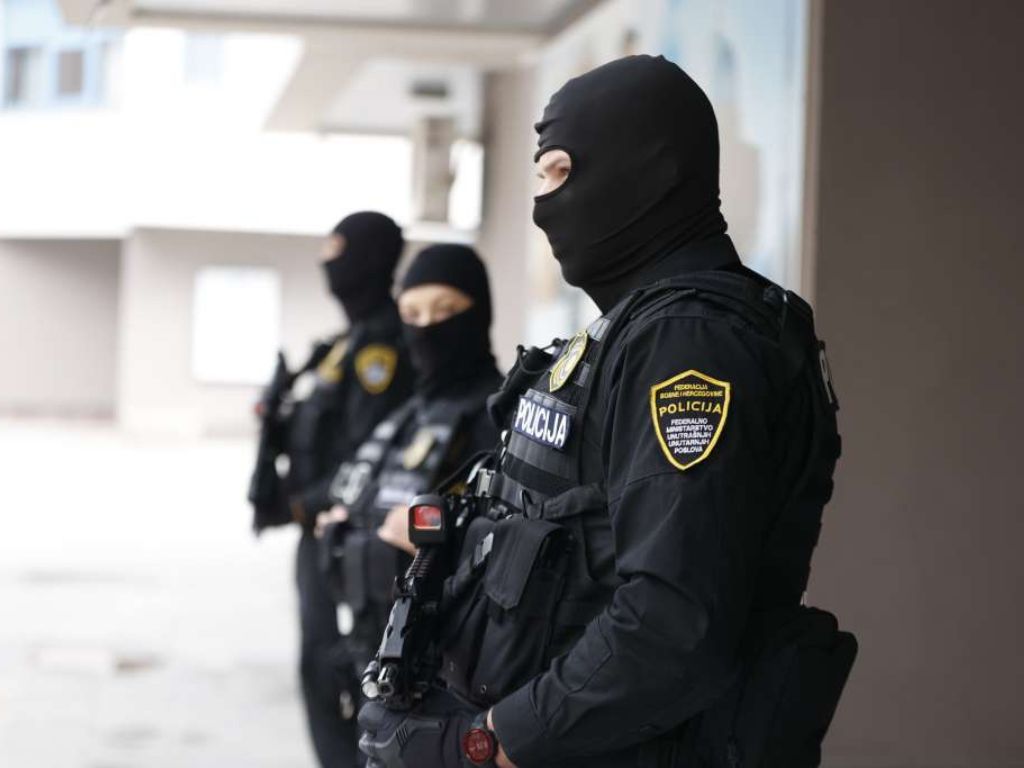 Afera stara devizna štednja: Pretresi u Ministarstvu finansija, dvoje uhapšeno