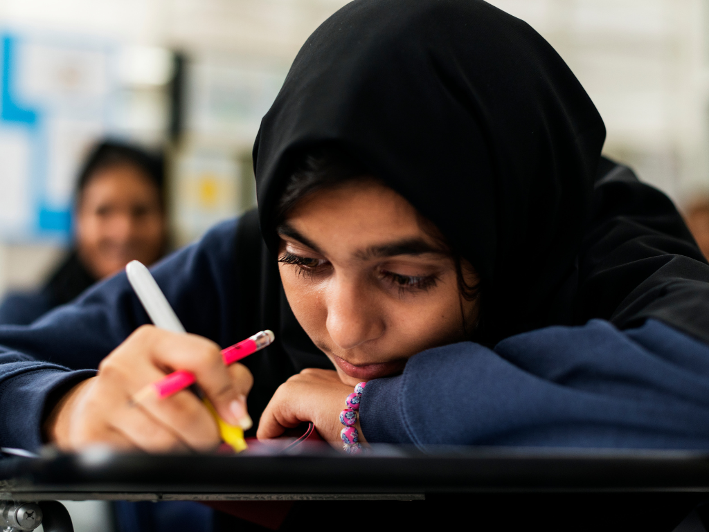 Afganistan bi mogao izgubiti 25.000 učiteljica i zdravstvenih radnica