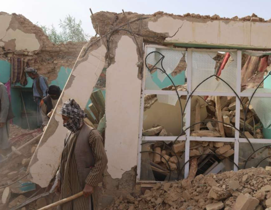 Afganistanci počinju raščišćavanje nakon zemljotresa u kojem je poginulo najmanje 27 ljudi