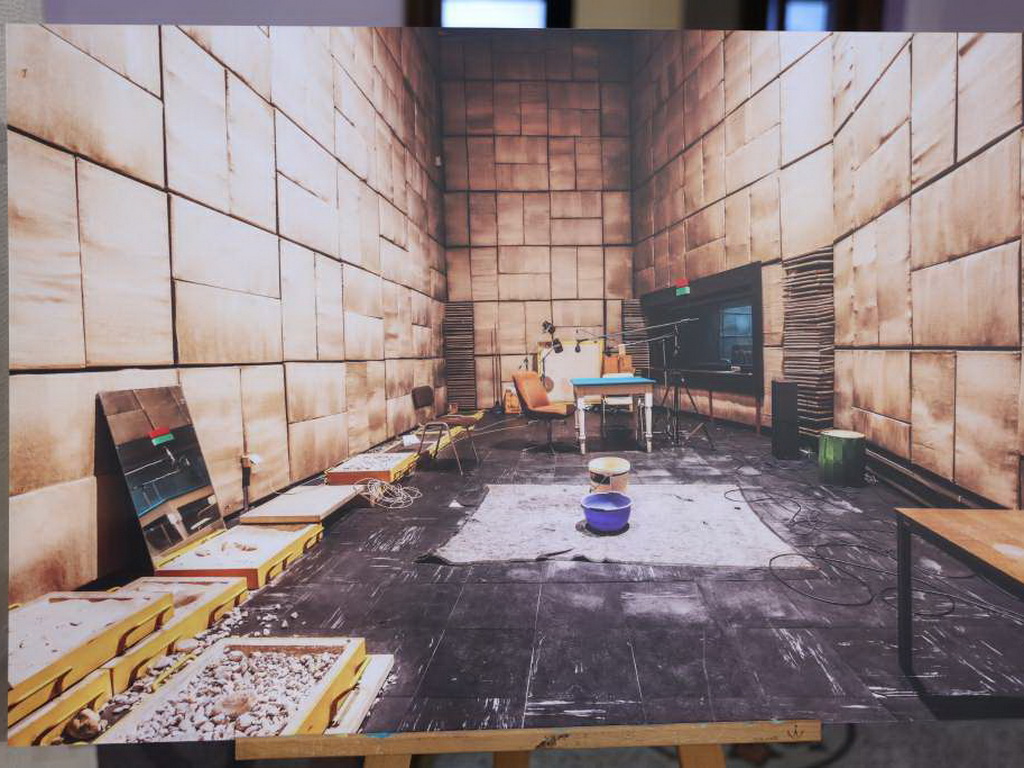 Agdal Nuhanović predstavio neviđenu unutrašnjost "Sivog doma" na izložbi u Vijećnici