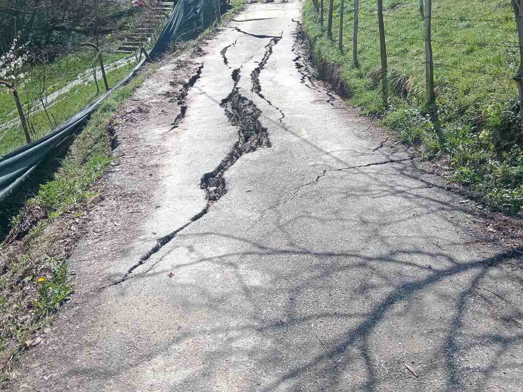 Aktivirana brojna klizišta, povećana opasnost od odrona