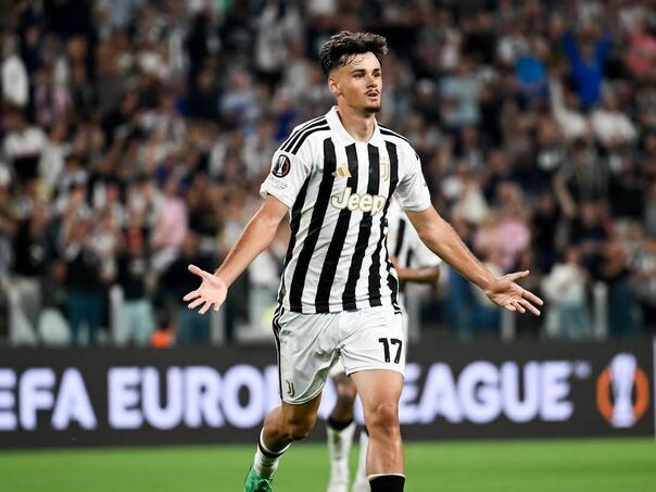 Najbolji u Juventusu: Alajbegović asistirao u remiju sa Cagliarijem