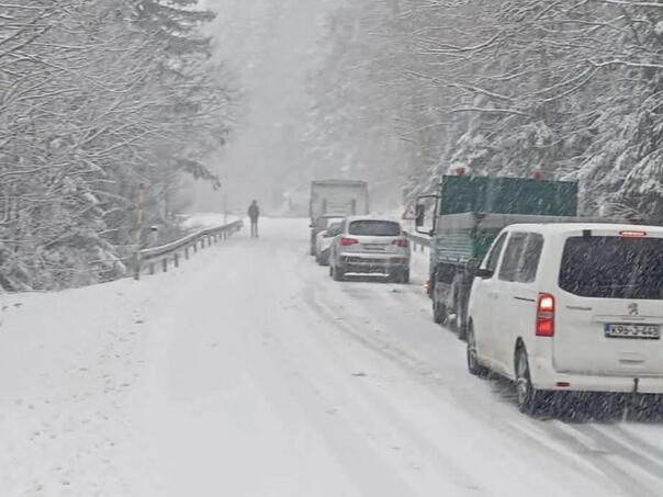 Alarmantno: Zbog snijega zatvoren put Bugojno-Kupres
