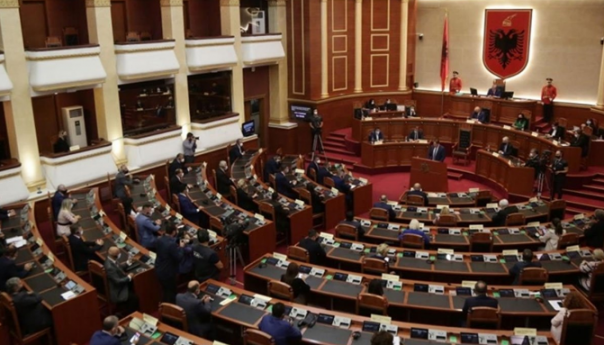 Albanski parlament odbacio rezoluciju o Srebrenici