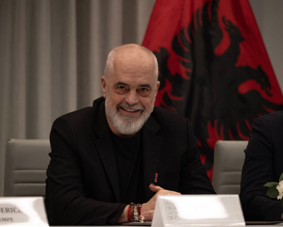 Albanski premijer rekonstruirao vladu i smijenio šest ministara