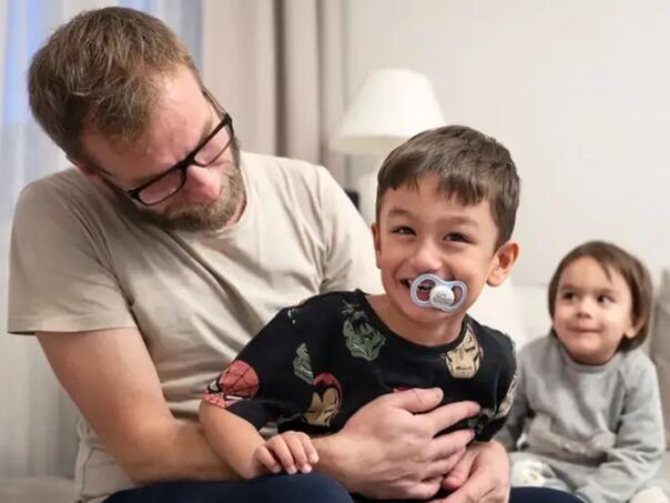 Ambasada BiH u Švedskoj se oglasila o deportovanom dječaku