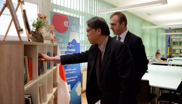 Ambasador Sakamoto i dekan Turčilo otvorili Japanski kutak na FPN-u
