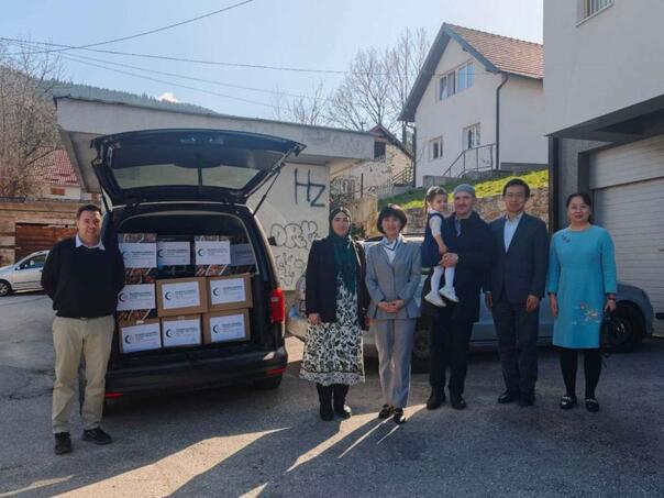 Ambasadorica NR Kine uručila ramazanske poklone porodicama u potrebi na Jarčedolima