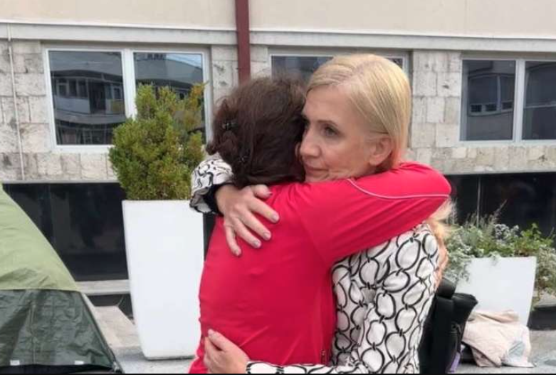 Amela Bećirspahić Midžić iz Bihaća prekinula štrajk glađu, dobila pravo na brigu o djetetu