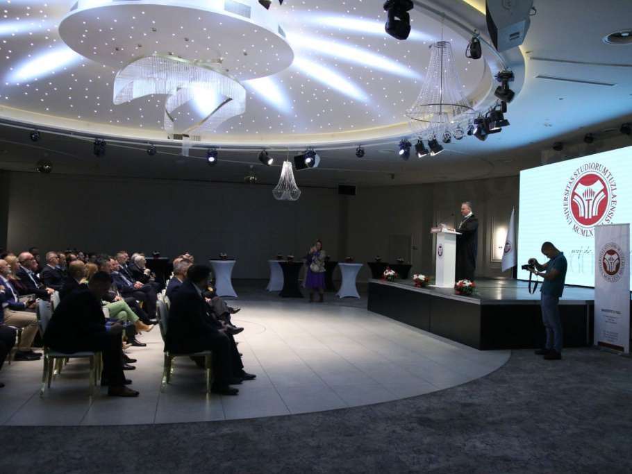 Amir Karić inaugurisan na poziciju novog rektora