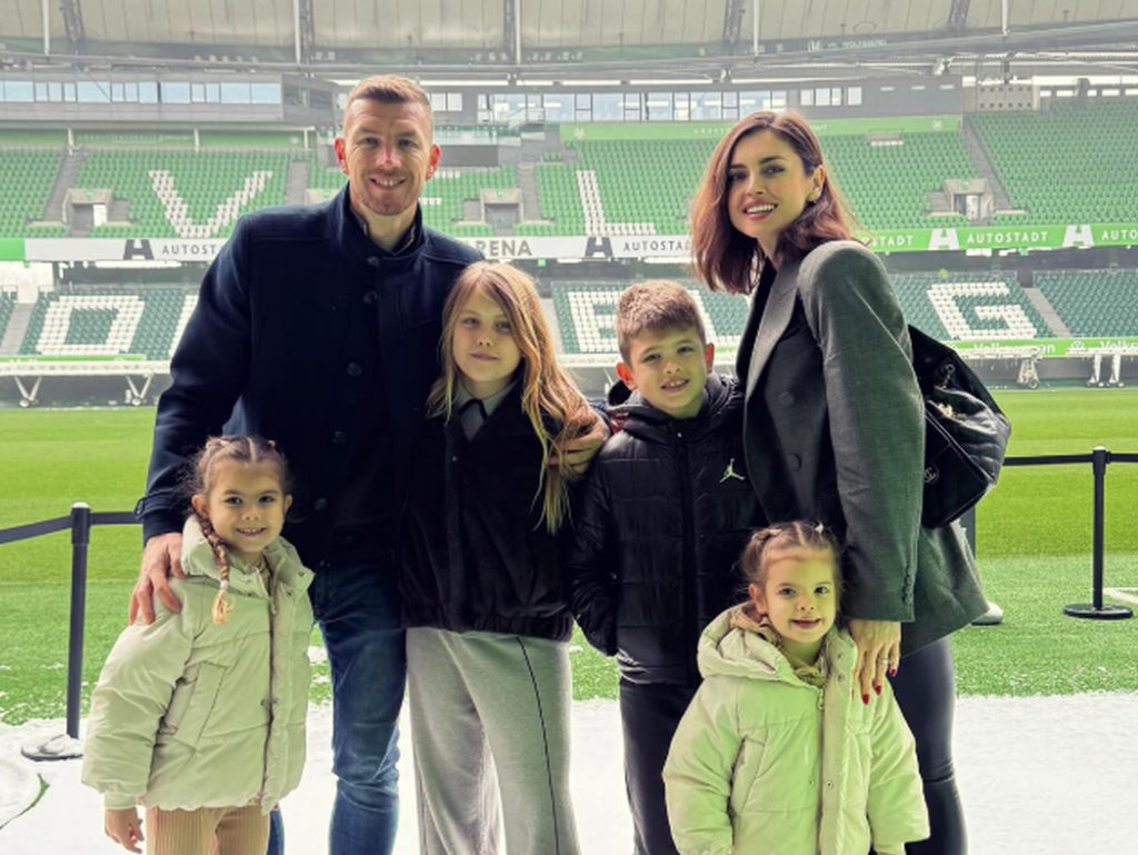 Amra Džeko podijelila emotivne fotografije sa porodicom