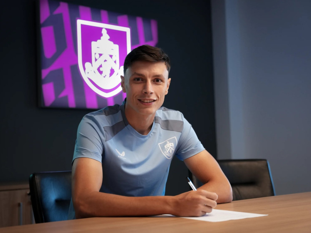 Anel Ahmedhodžić potpisao za Burnley
