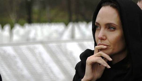 Angelina Jolie odala počast žrtvama genocida u Srebrenici
