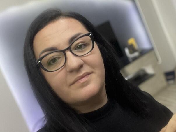 Apel za pomoć Aidi Sinanović koja boluje od Parkinsonove bolesti