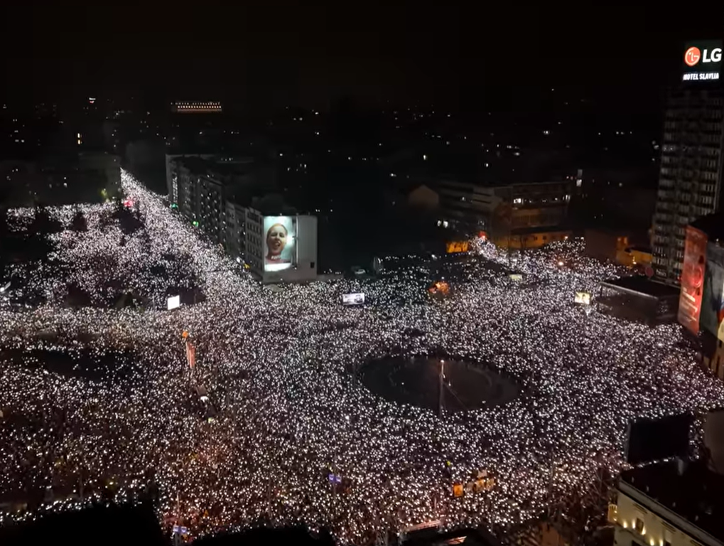 Arhiv javnih skupova: Na protest između 275.000 i 325.000 osoba