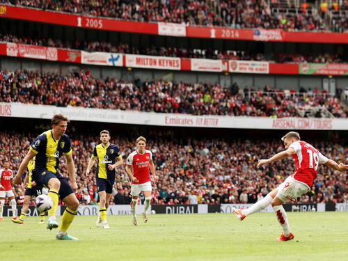 Arsenal pobjedom pobjegao Cityju u borbi za naslov