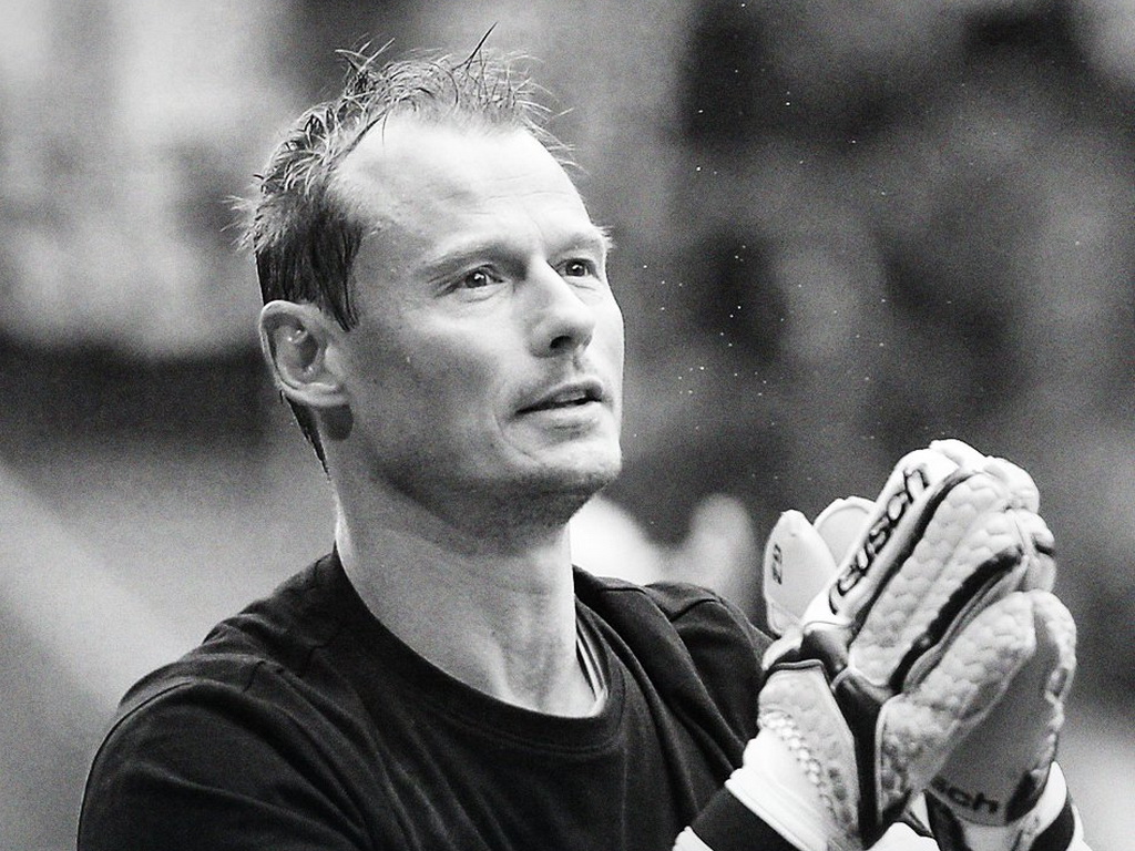 Austrijski fudbal zavijen u crno: Poginuo legendarni golman Alex Manninger