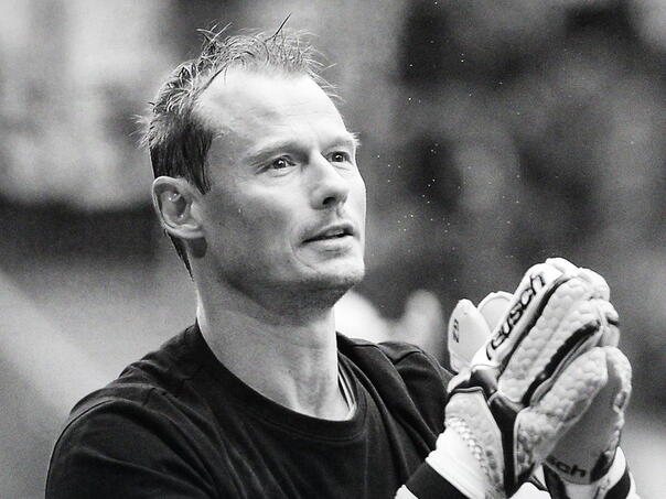 Austrijski fudbal zavijen u crno: Poginuo legendarni golman Alex Manninger