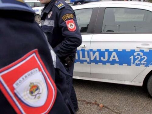 Auto sletio s ceste, poginuo vozač iz Kozarske Dubice