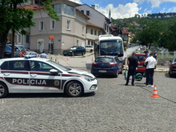 Autobus sletio sa ceste na Vratniku