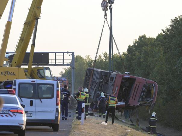 Autobus pun putnika se prevrnuo u Mađarskoj: Najmanje 12 mrtvih