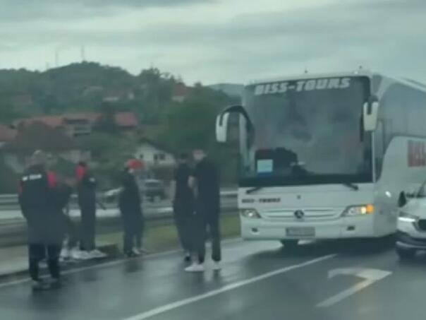 Autobus sa igračima Čelika doživio saobraćajnu nesreću