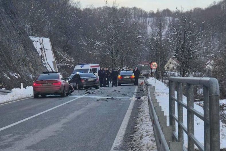 Automobil iz pratnje premijera Crne Gore sletjelo s puta nakon sudara