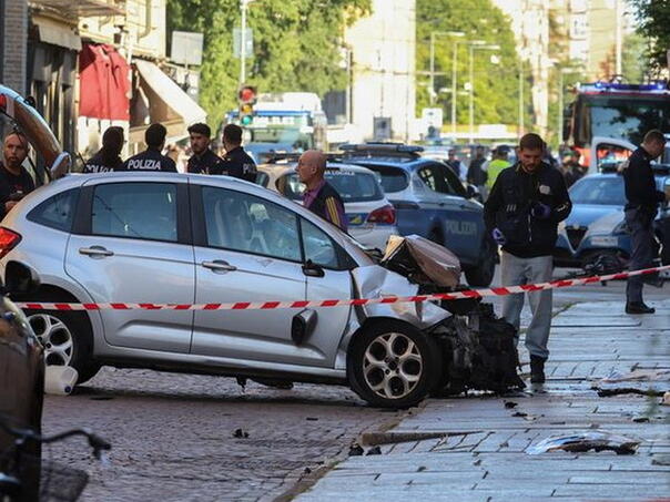 Automobilom naletio na pješake u Modeni, osam osoba povrijeđeno