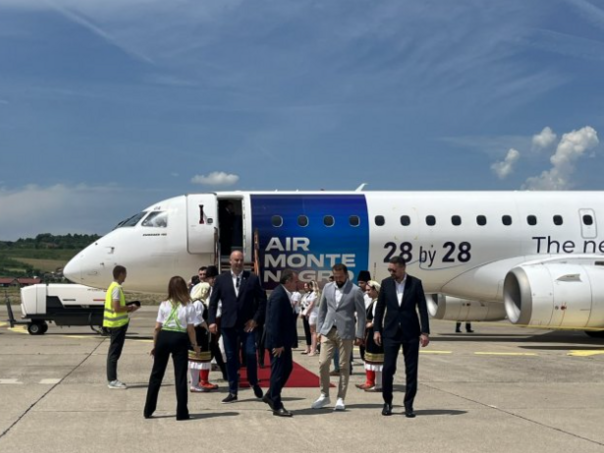 Avion iz Crne Gore sletio u Banjaluku: Do Tivta za 35 minuta