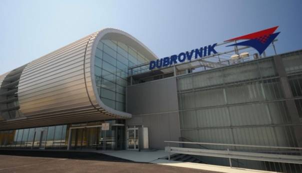 Avion prinudno sletio u Dubrovnik, putnik umro od infarkta