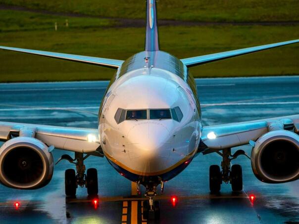 Avion pun putnika hitno sletio u Njemačku zbog dima u kabini