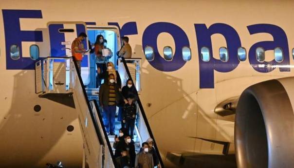 Avion sa 160 afganistanskih izbjeglica sletio u Španiju
