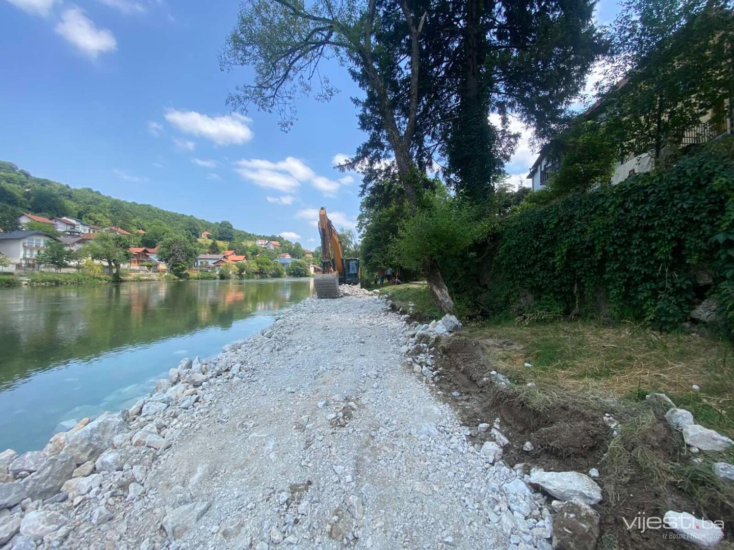 Bageri pokušali ponovo rušiti obalu Vrbasa u Banjoj Luci!