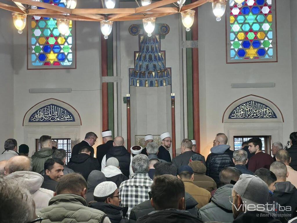 Bajram-namaz u banjalučkoj Ferhadiji: Pogledajte šta smo zabilježili