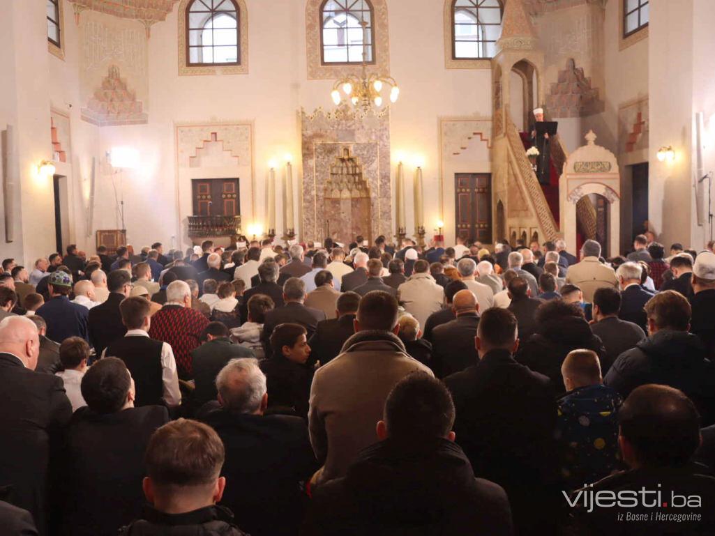 Bajram-namaz klanjan u Gazi Husrev-begovoj džamiji u Sarajevu