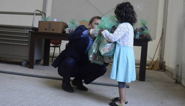 Bajramski paketići za mališane u Izbjegličkom centru Salakovac