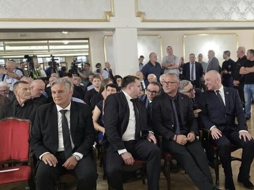 Bal vampira: Komemoracija zločincu bez Vučića i Dodika