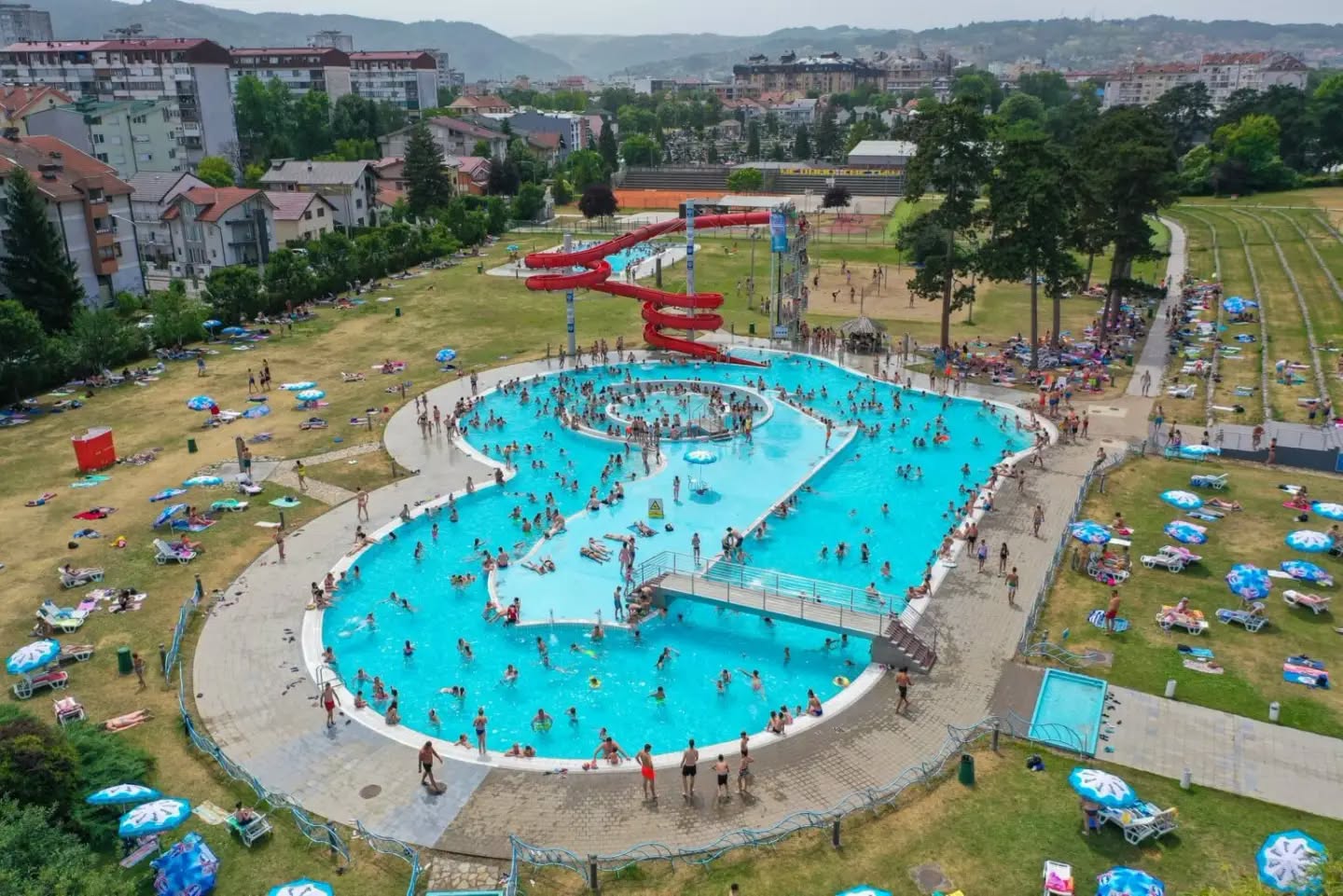Banja Luka zbog toplotnog vala časti građane: "Akvana" tri dana besplatna