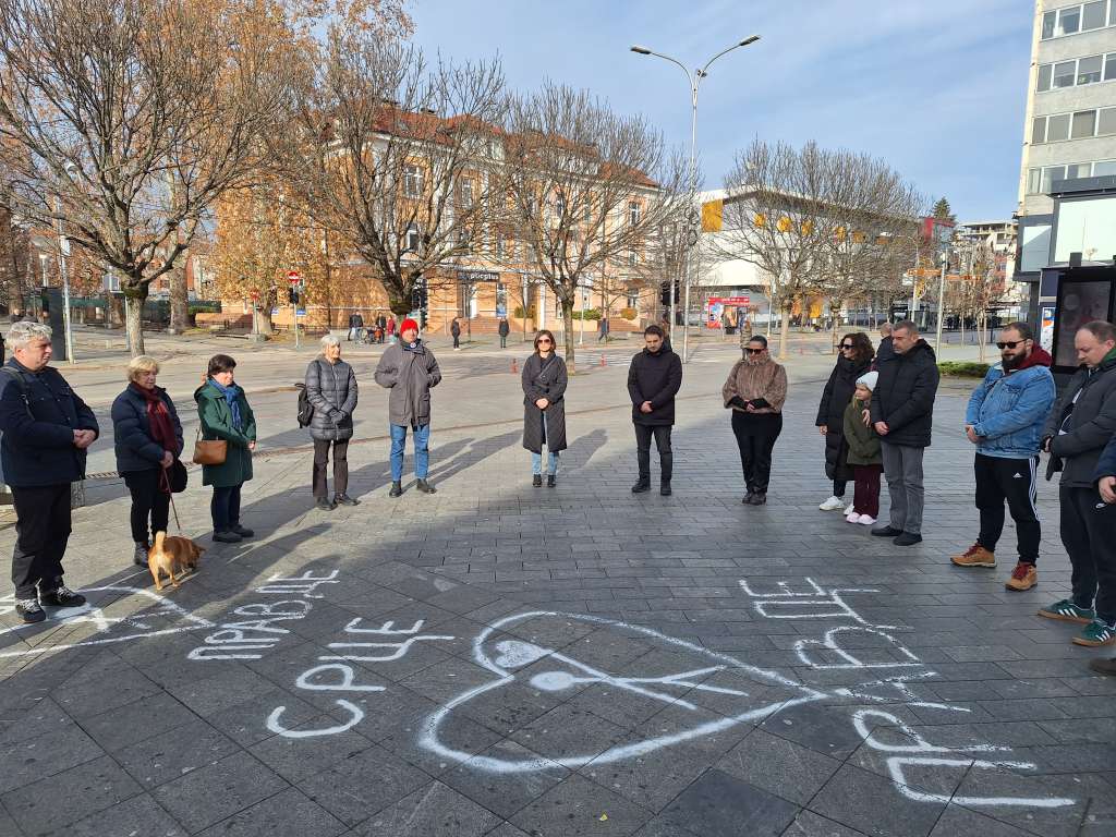 Banjalučani 15-minutnom šutnjom odali počast stradalima u Novom Sadu