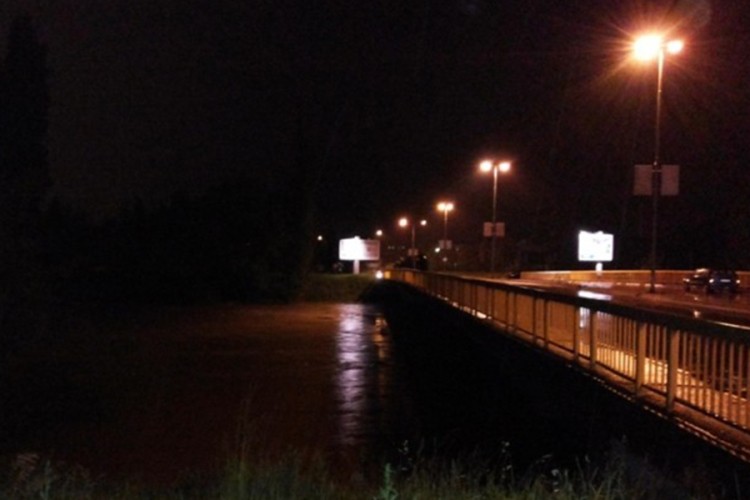 Banjalučanka skočila sa mosta, spasio je policajac