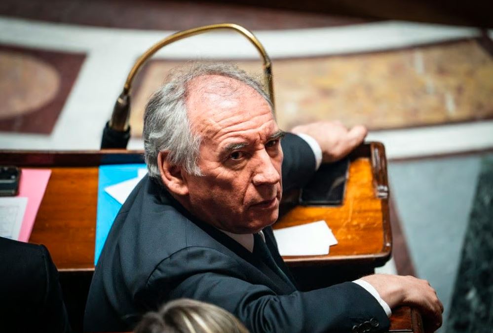 Bayrou ostaje premijer Francuske