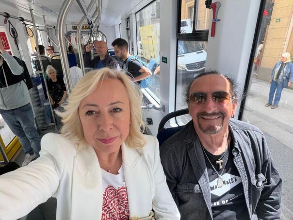 Bebek sa suprugom u Sarajevu: "Malo tramvajem, malo uspomenama…"