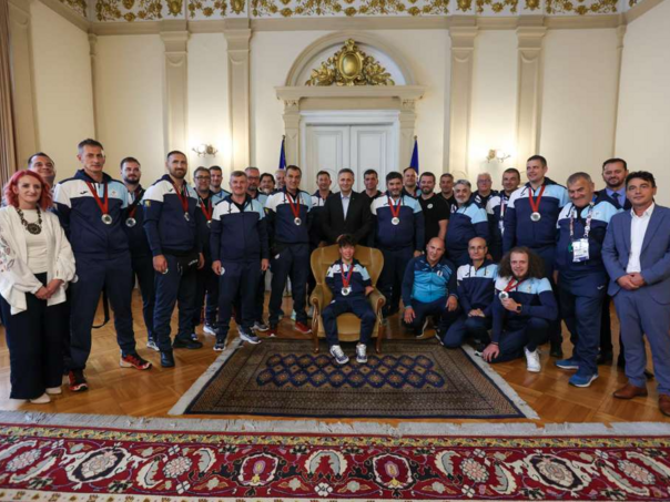 Bećirović čestitao reprezentativcima BiH u sjedećoj odbojci na osvajanju srebrene medalje