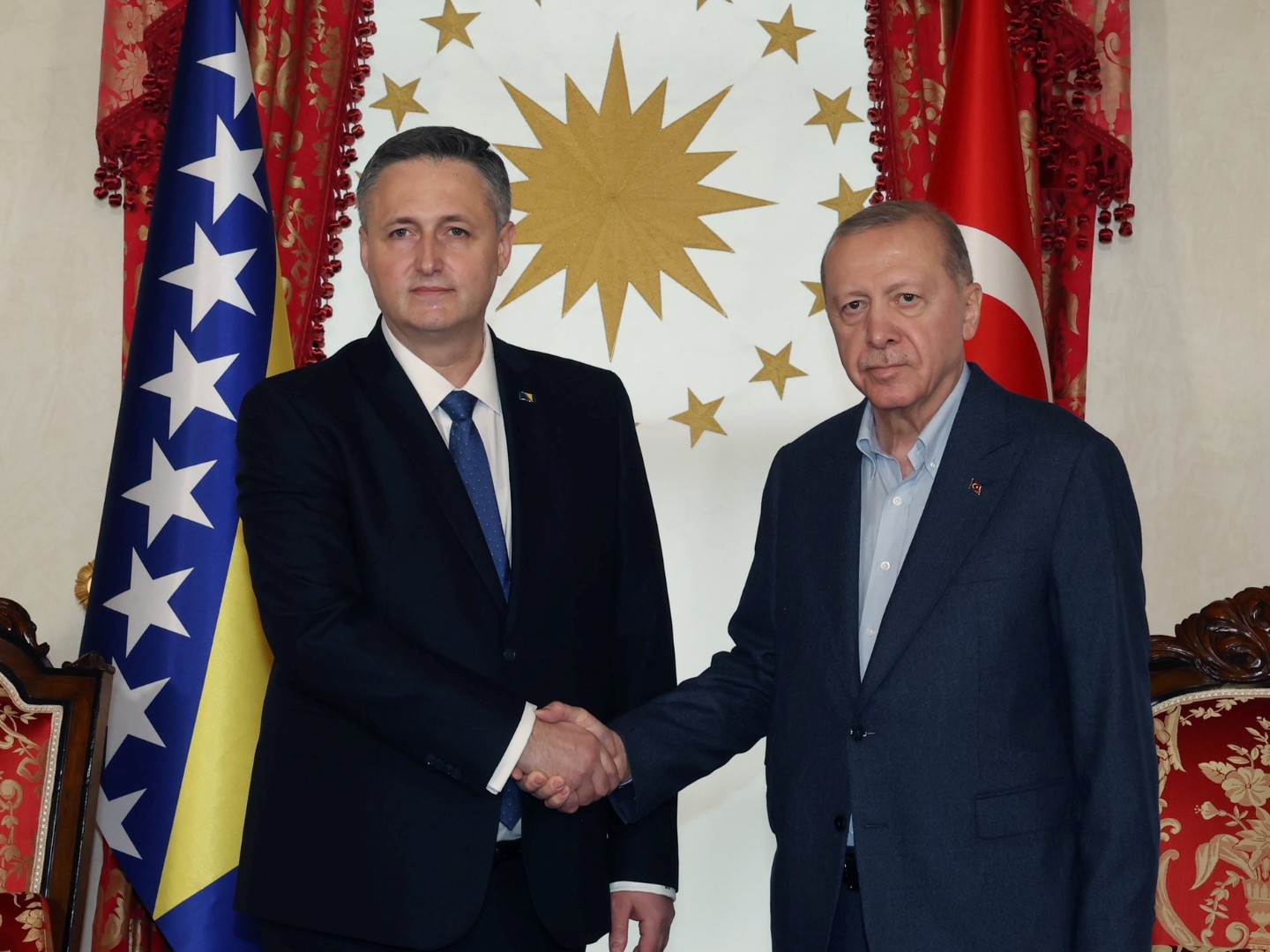 Bećirović dočekan uz državne i vojne počasti u Istanbulu