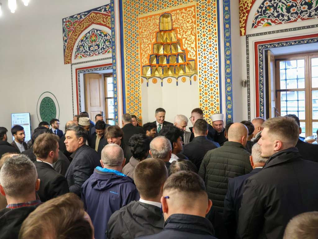 Bećirović klanjao bajram-namaz u Aladža džamiji u Foči