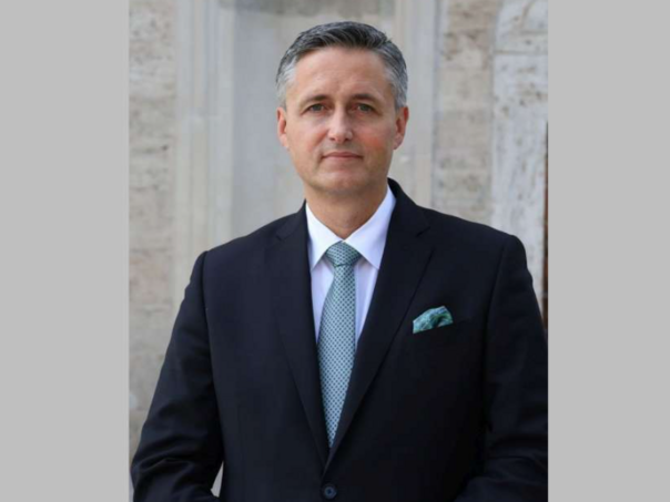 Bećirović: Ramazan je vrijeme posvećenosti, samodiscipline i solidarnosti