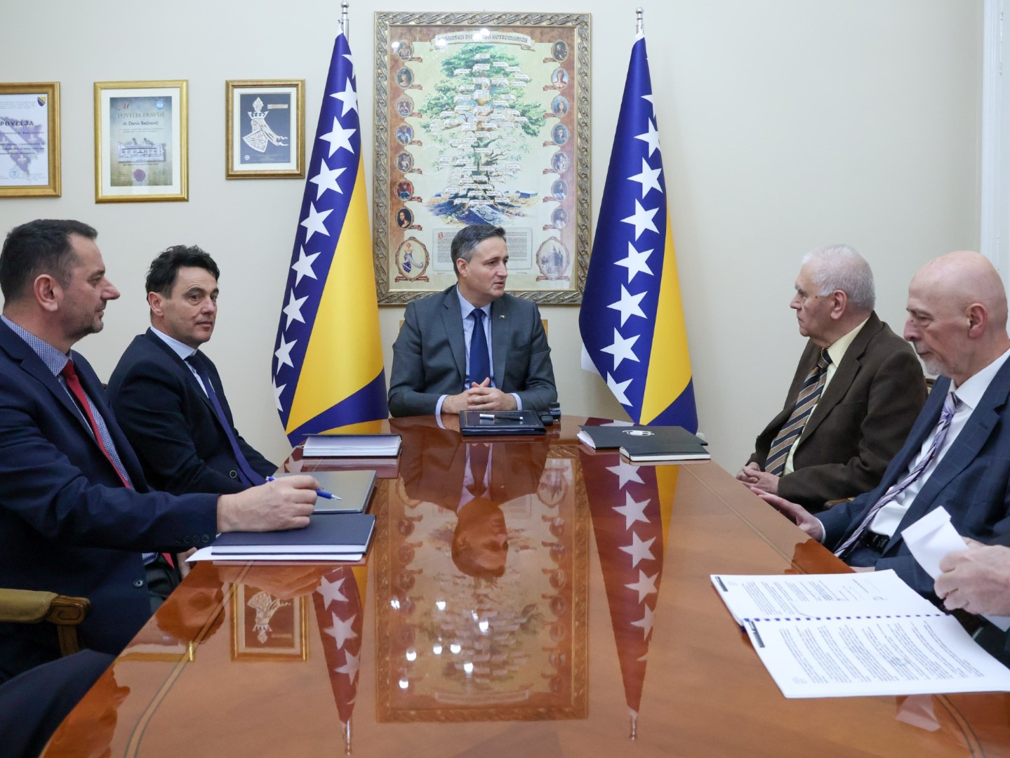 Bećirović razgovarao s delegacijom Kruga 99