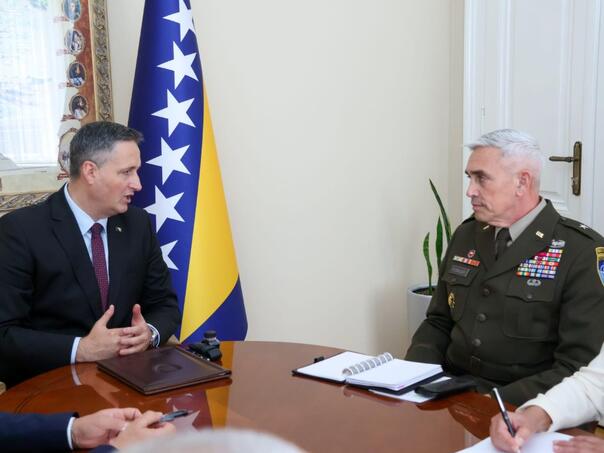 Bećirović s komandantom NATO-a: Što prije uputit poziv BiH